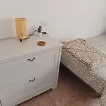 Villa Palomino - Sleeps 6 - Parking - Pet Friendly