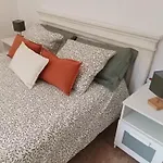 Palomino - Sleeps 6 - Parking - Pet Friendly *