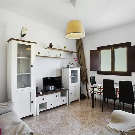 Villa Palomino - Sleeps 4 - Parking - Pet Friendly *