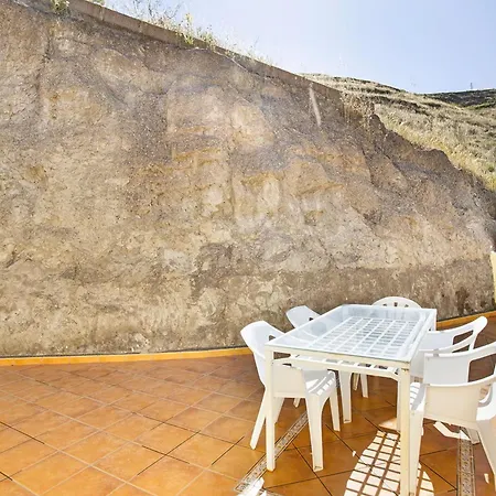 Villa Palomino - Sleeps 4 - Parking - Pet Friendly Galdar