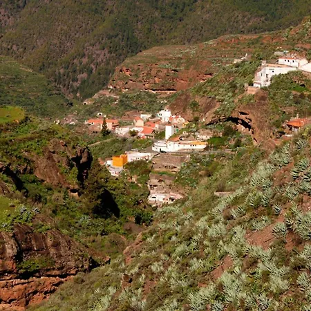 Villa Palomino - Sleeps 4 - Parking - Pet Friendly Villa