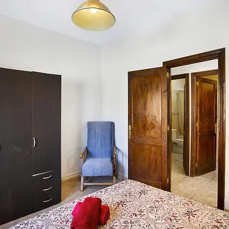Villa Palomino - Sleeps 4 - Parking - Pet Friendly Villa