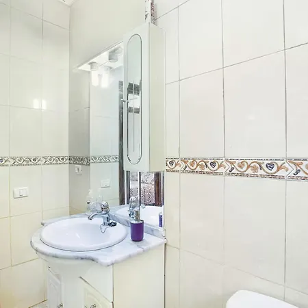 Villa Palomino - Sleeps 4 - Parking - Pet Friendly Villa