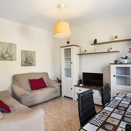 Villa Villa Palomino - Sleeps 4 - Parking - Pet Friendly