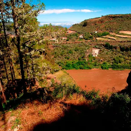 Villa Palomino - Sleeps 4 - Parking - Pet Friendly Villa