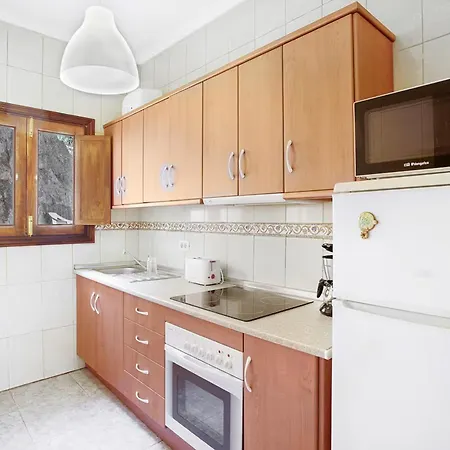 Villa Palomino - Sleeps 4 - Parking - Pet Friendly Villa