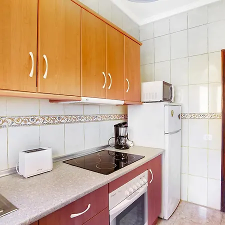 Villa Palomino - Sleeps 4 - Parking - Pet Friendly *