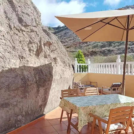 Palomino - Sleeps 6 - Parking - Pet Friendly *