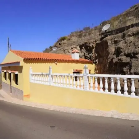 Palomino - Sleeps 6 - Parking - Pet Friendly Villa *
