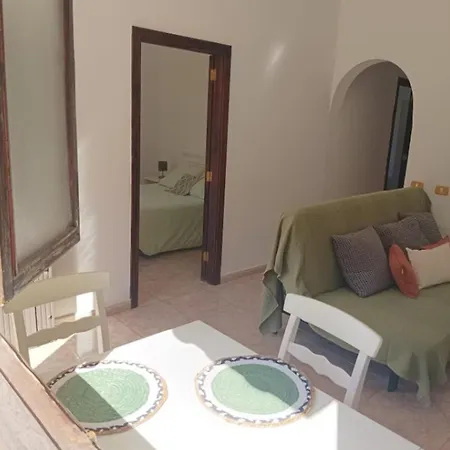 Palomino - Sleeps 6 - Parking - Pet Friendly