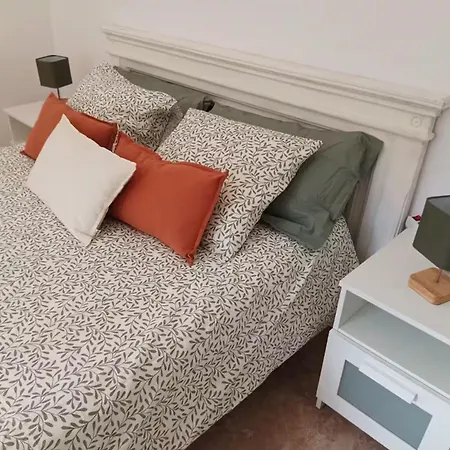 Palomino - Sleeps 6 - Parking - Pet Friendly *